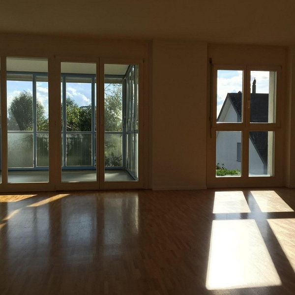 Sonnige 4.5-Zimmerwohnung im Parterre wartet auf Sie! - Foto 1