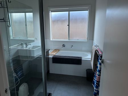 Cranbourne East - Photo 5