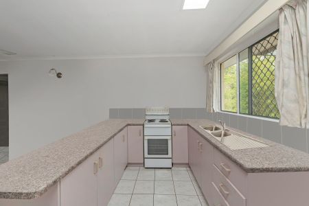 2/82 Eleventh Avenue, 4810, Railway Estate Qld - Photo 4