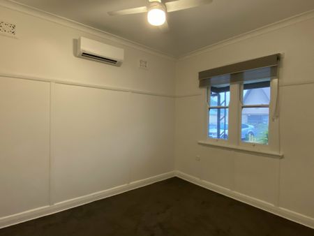 Charming Country Living in Dubbo - 3 Bedroom Home for Rent - Photo 2