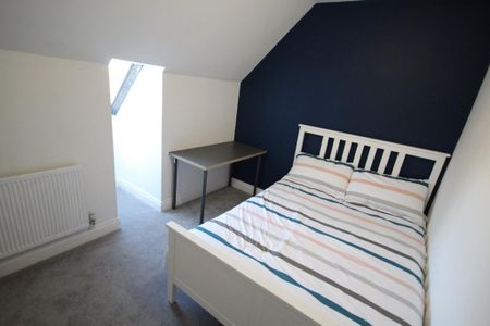 4 bedroom semi-detached house to rent - Photo 4