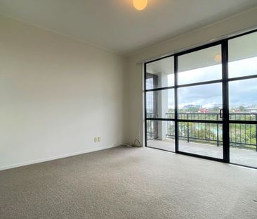 Spacious with large balcony and views! - Photo 4