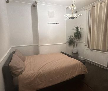 3 Bed Terraced House, Gordon Road, SE15 - Photo 1