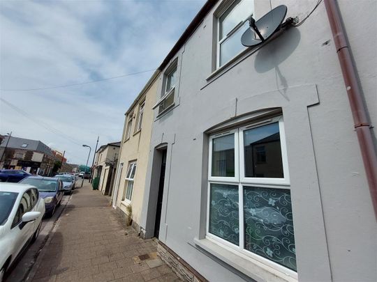 6 Bed Room To Let On Topaz Street, Cardiff - Photo 1