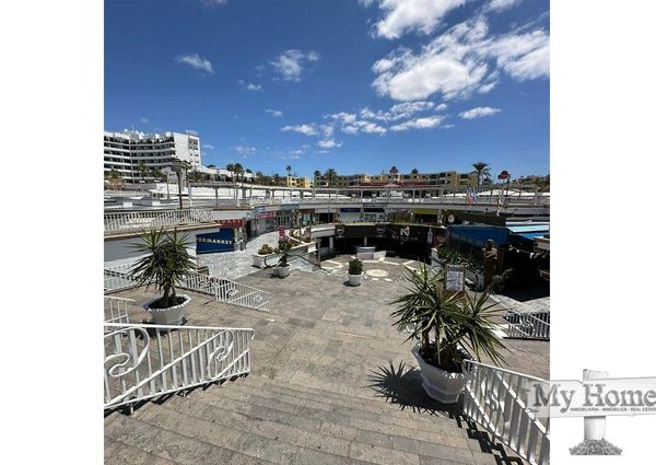 Spacious commercial premises for rent in central commercial centre of Playa del Inglés