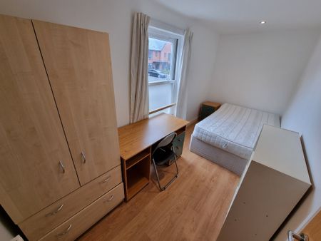 3 Bed Student Accommodation - Photo 4