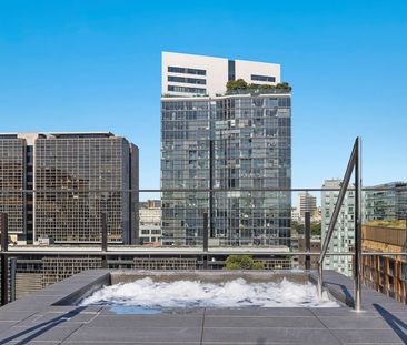 Inner-city style in the vibrant Central Park precinct - Photo 2