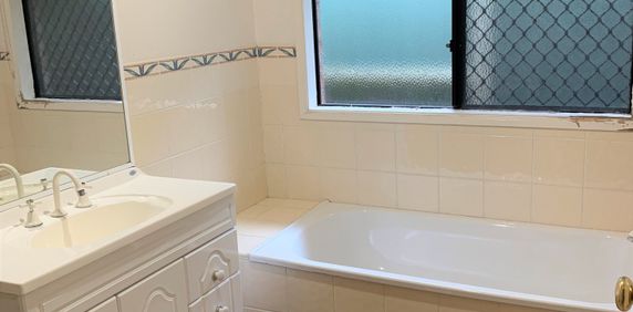 LOW MAINTENANCE HOME - Water usage Included. - Photo 2