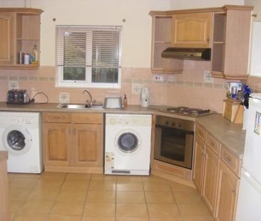 3 bed semi, furnished, close to campus, v.good decor. all bills inc - Photo 3