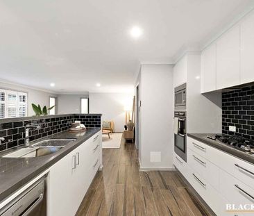 Beautiful Family home set in the popular family suburb of Casey - Photo 3