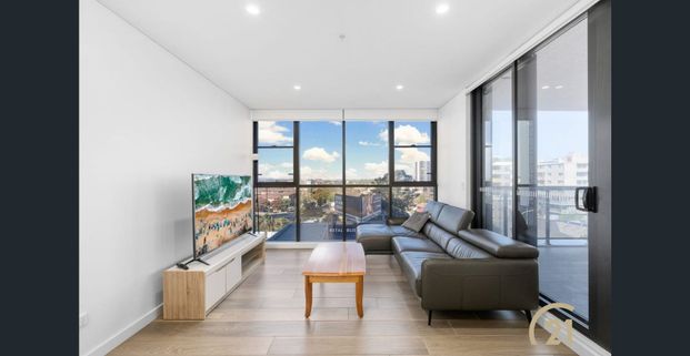 Spacious Modern 2 Bedroom Apartment in Prime Liverpool CBD Location! - Photo 1