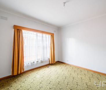 CHARMING FAMILY HOME IN A CENTRAL LOCATION! - Photo 2