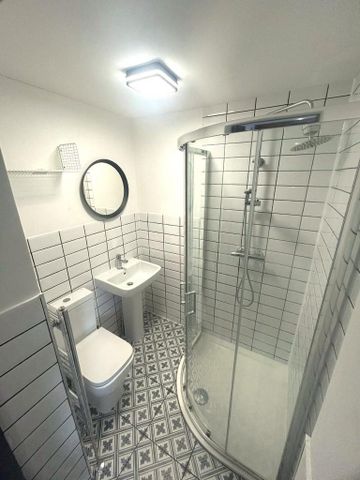 1 bedroom in a house share to rent - Photo 4