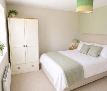 4 bedroom end of terrace house to rent - Photo 2