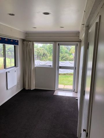 2BR house in Oratia - Photo 5