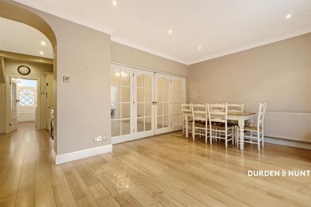 Glenwood Gardens, Gants Hill - Photo 5