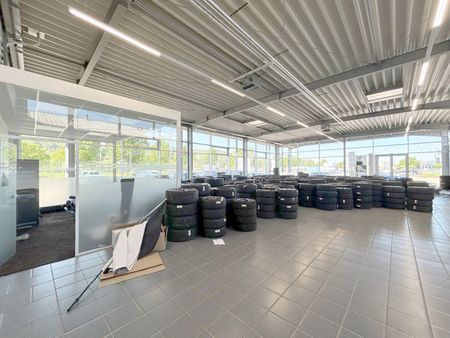 Trier-Euren: Moderne, barrierefreie Halle mit 310 m² – vielseitig nutzbar, große Fensterfront, Glasbüro & neuer moderner Gasheizung - Photo 4