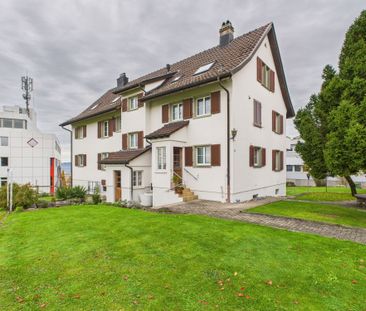 Charmante 2.5-Zimmer-Dachwohnung mit viel Licht und Aussicht - Photo 4