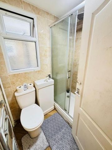 Room in a Shared House, Mossford Street, E3 - Photo 4
