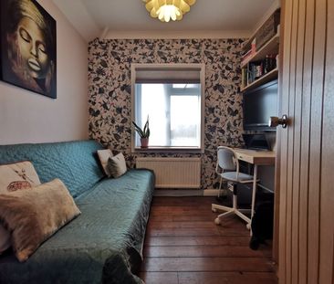 3 Bed Semi-Detached House, Brenley Gardens, SE9 - Photo 3