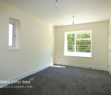 2 bedroom semi-detached house to rent - Photo 5