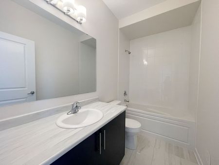 For Lease - 3073 Welsman Gardens, Oakville, Ontario - Photo 4