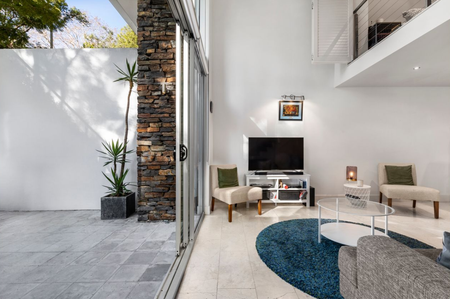 Split level one bedroom apartment in luxury development - Photo 2