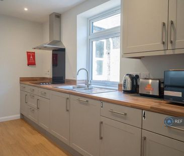 1 bedroom in a flat share to rent - Photo 5
