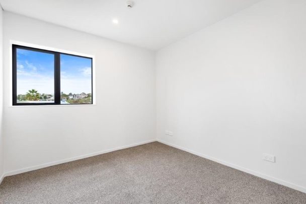 New Sunny 2 bedroom Apartment - Photo 1