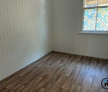 Freshly Painted & New Flooring – Ready for You to Move In! - Photo 6