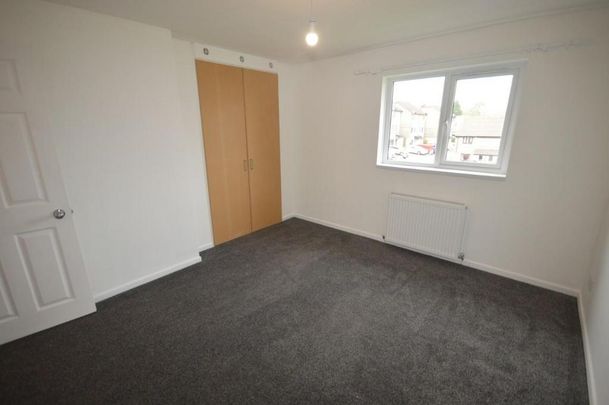 2 bedroom end of terrace house to rent - Photo 1