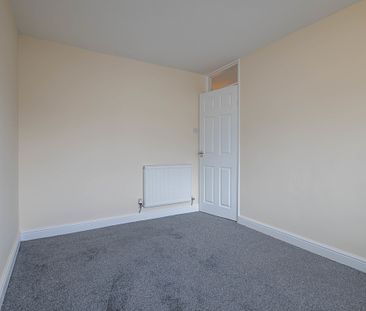 2 bedroom apartment to let - Photo 6