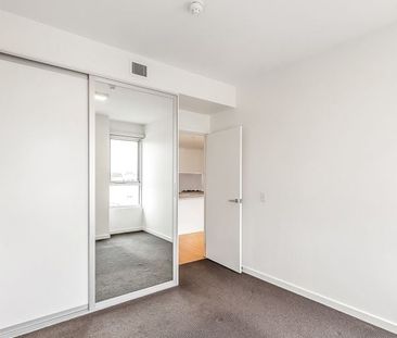 Modern apartment displaying both style and space! - Photo 3