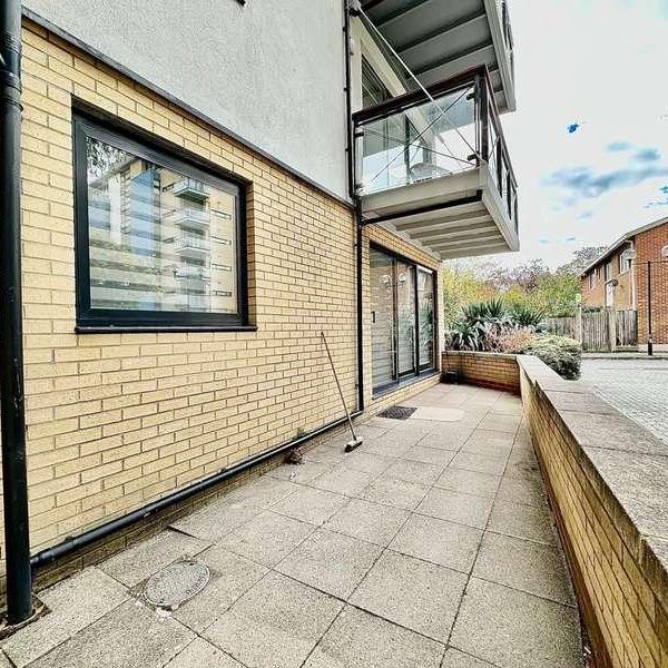 Westferry Road, London, E14 - Photo 1