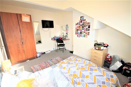 Harold View, Leeds, West Yorkshire - Photo 5