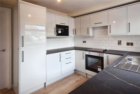 3 bedroom end of terrace house to rent - Photo 5