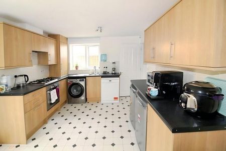 3 bedroom detached house to rent - Photo 4