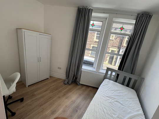 1 bedroom in a house share to rent - Photo 1