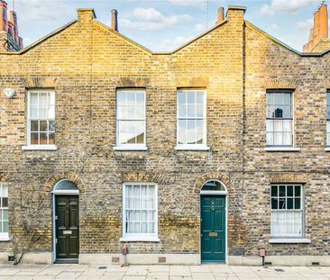 Charming 3 bedroom house with private garden that's situated within easy reach of both Waterloo and Blackfriars Bridge. - Photo 1