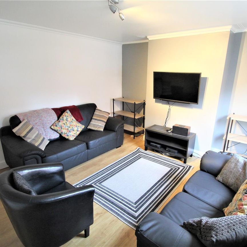 6 bedroom terraced house to rent - Photo 1