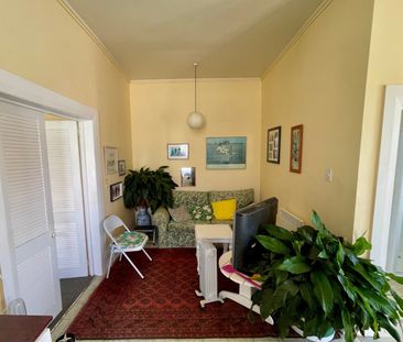 Metres From the Ferry! - Photo 6