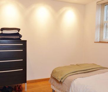 4 bedroom semi-detached house to rent - Photo 4