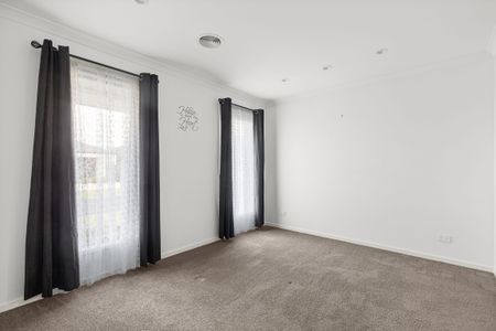 Modern Family Home with Spacious Living and Stylish Comfort - Photo 3