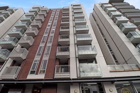 Superior Te Aro Apartment in the sought after Republic One Apartments - Photo 3