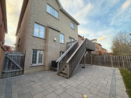 For Lease - 325 Bathurst Glen Drive Unit# Lower, Vaughan, Ontario - Photo 2