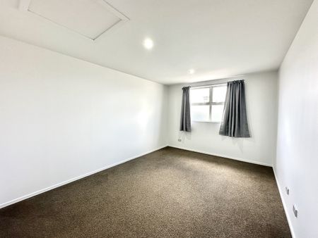 Convenient & Low-Maintenance Townhouse in Prime Central Location - Photo 4