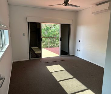 LARGE LOW MAINTENANCE TOWNHOUSE - IN POPULAR NORTHSHORE - Photo 3