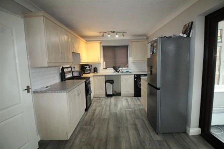 3 bedroom detached house to rent - Photo 3
