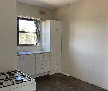 Great Location - 2 Bedroom Unit - Close to Schools and Hospital - Photo 6