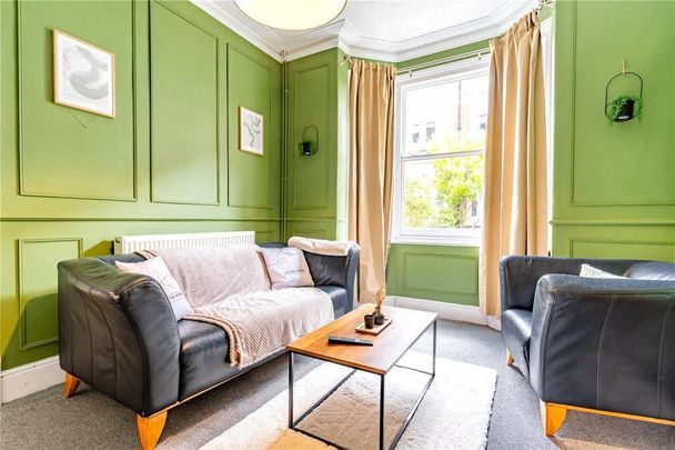 4 bedroom end of terrace house to rent - Photo 1